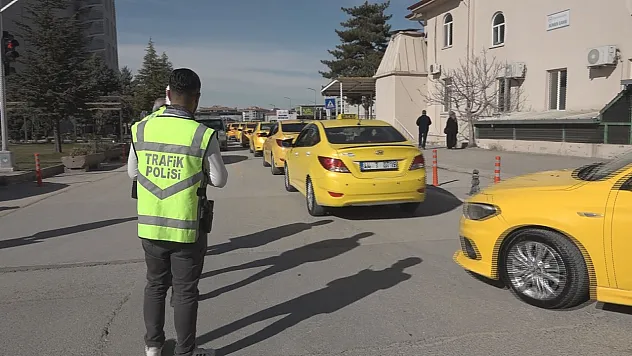Taksicilerden Zam Protestosu: '140 TL ile Çalışamıyoruz'