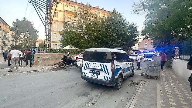 Taş ve Sopalar Havada Uçuştu: Mahalle Savaş Alanına Döndü