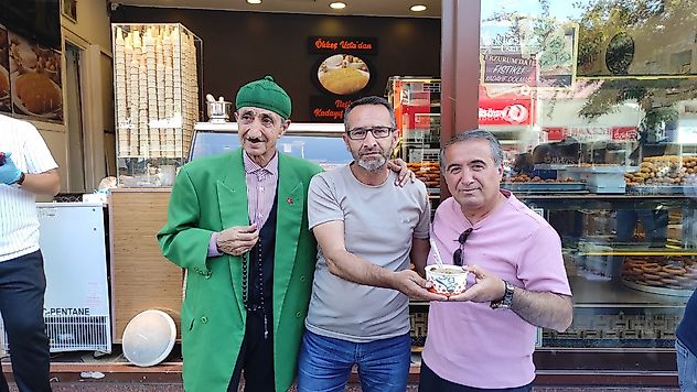 Tatlıcı Ökkeş Usta Mağazalarının Aşure İkramı Etkinliğine Yoğun İlgi