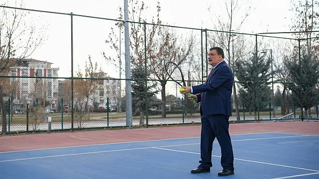 Tenis Turnuvasının Başlama Atışını Vali Baruş Ve Başkan Gürkan Yaptı