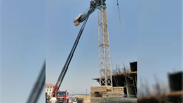 TOKİ şantiyesinde çalışan vinç operatörü 30 metre yükseklikte bayıldı