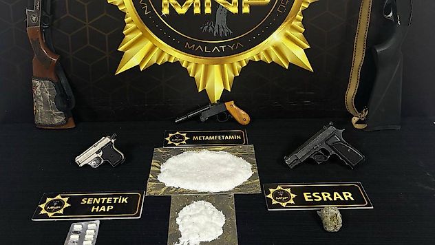 Torbacılara Büyük Darbe: Malatya'da Silah ve Uyuşturucu Ele Geçirildi