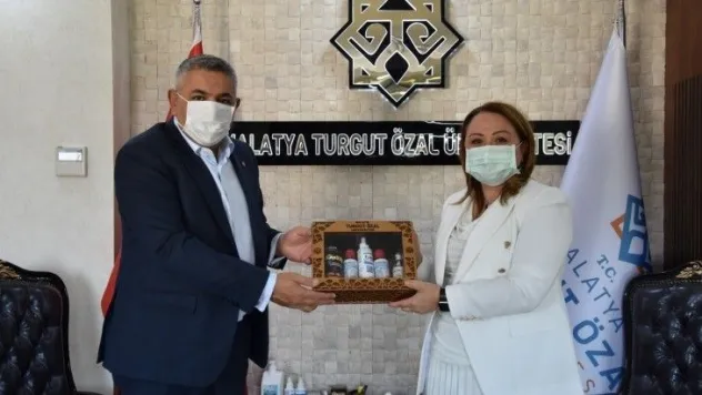 TSO Başkanı Sadıkoğlu'ndan Rektör Karabulut'a ziyaret