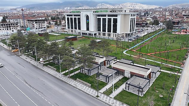 Turgut Özal Mahallesi'nde Millet Bahçesi Dükkanları Kiraya Veriliyor