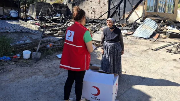 Türk Kızılay Malatya Şubesi, Yangınzedeyi Evinde Ziyaret Etti