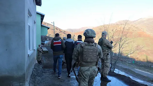 Türk yetkililer ülke çapındaki operasyonlarda 147 PKK şüphelisini tutukladı