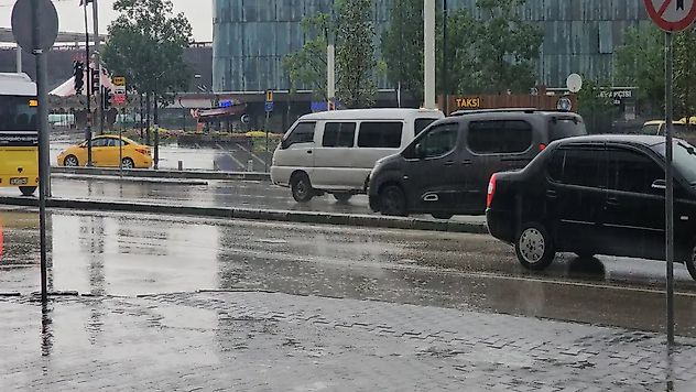 Türkiye Yağışlı Havaya Teslim: Kuvvetli Yağış ve Fırtına Uyarısı