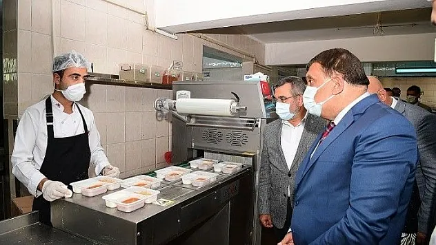 Türkiye'ye Örnek Olan Projede Günlük 4 Bin Kişiye Yemek Dağıtılıyor