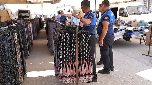 Üçbağlar Semt Pazarında Sıkı Denetim