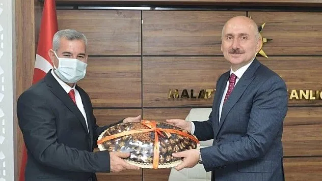 Ulaştırma Ve Altyapı Bakanı Adil Karaismailoğlu'ndan Yeşilyurt'a Müjde