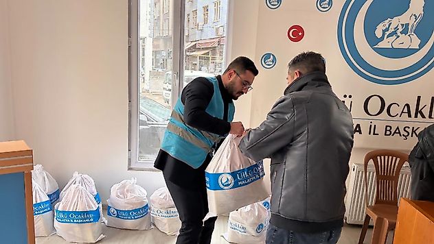 Ülkü Ocakları Malatya'da Ramazan Kolilerini Ailelere Ulaştırmaya Başladı