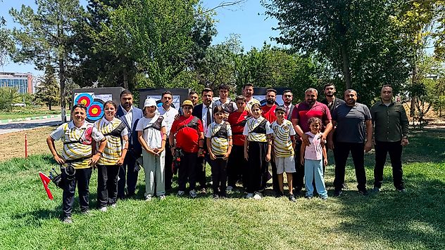 Ülkü Ocakları Malatya İl Başkanı Yusuf Sefi, Şampiyon Okçuları Ziyaret Etti