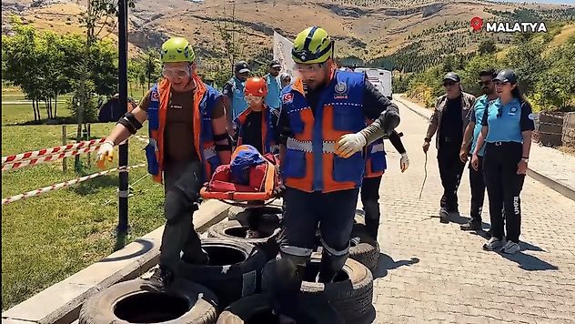 UMKE Ekipleri Afet Senaryolarında Nefes Kesen Tatbikata Katıldı