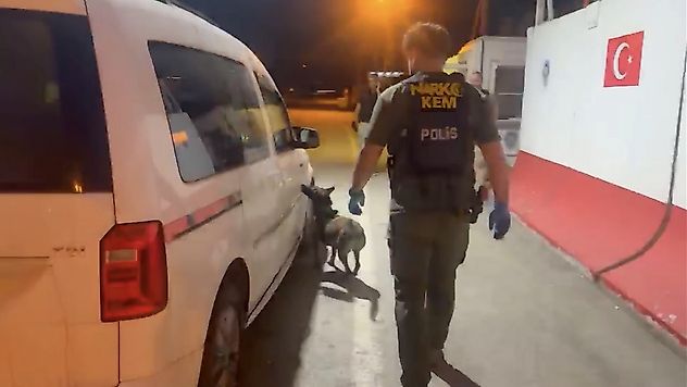 Uyuşturucuyu Narkotik Köpeği Ele Verdi