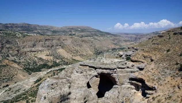 Vadinin en çok ilgi gören noktası, dev bir kayanın üzerine inşa edilen cam seyir terasıdır