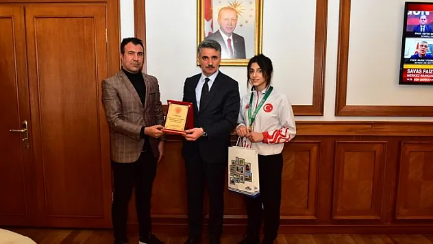 Vali Baruş, Avrupa Muaythai Şampiyonu Eylül Aslan'ı Makamında Kabul Etti