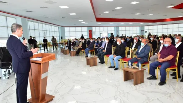 Vali Baruş, Kale İlçesinde Muhtarlarla Toplantı Düzenledi