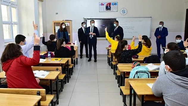 Vali Baruş, Okullarda Pandemi Tedbirleri Denetimi Yaptı