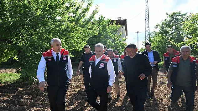 Vali Ersin Yazıcı'dan Yeşilyurt İlçesindeki Meyve Bahçelerine Ziyaret