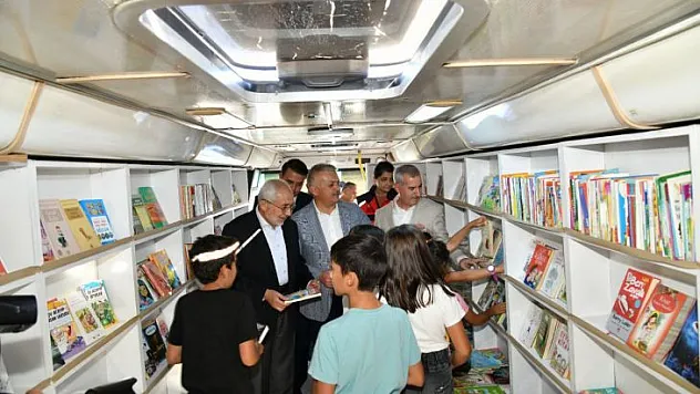 Vali Ersin Yazıcı konteyner kentte kütüphane açılışına katıldı