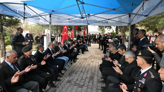 Vali Yavuz, Arefe Günü Şehitliğimizi Ziyaret Ederek Şehit Aileleriyle Bir Araya Geldi