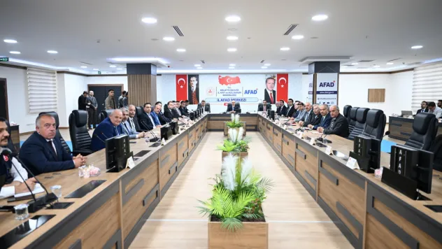 Vali Yavuz Başkanlığında Hafif Çelik Kırsal Köy Konutları İstişare ve Koordinasyon Toplantısı Gerçekleştirildi