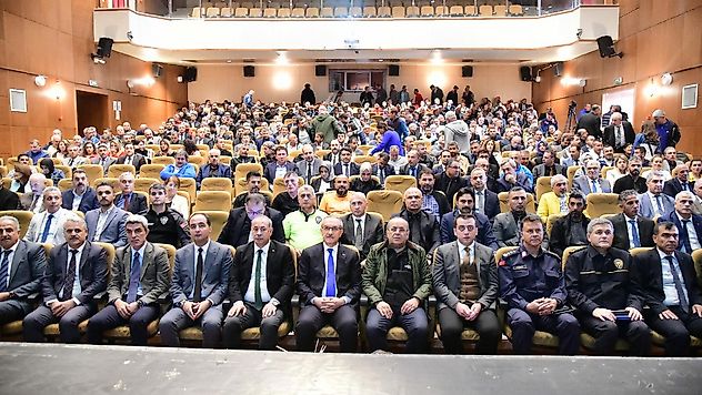 Vali Yavuz'dan Anne Babalara Çağrı: 'Benim Çocuğum Yapmaz Demeyin'