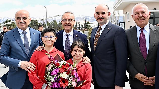 Vali Yavuz Doğanşehir'de: 'Depremin İzlerini Silmeye Devam Ediyoruz'