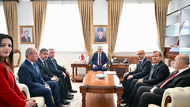 Vergi Haftası Kutlamaları Kapsamında İl Defterdarı Nazmi Erol Vali Yavuz'u Ziyaret Etti