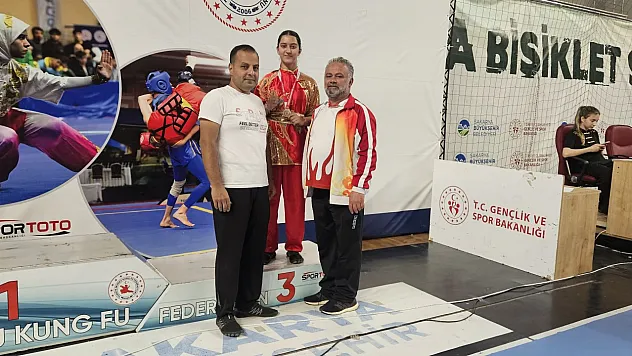 Wushu Kung Fu Türkiye Şampiyonası'nda Melike Gülşen Türkiye 3.'sü oldu.