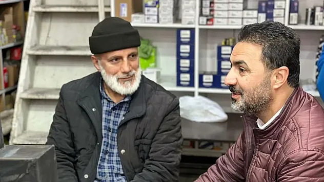 Yalan söylüyorlar ve sizi kandırıyorlar