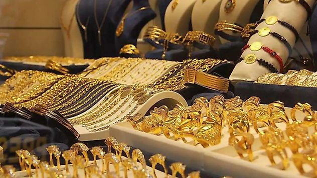Yatırımcıların Gözü Altında: Altında Haftanın Son İşlem Günü Hareketliliği