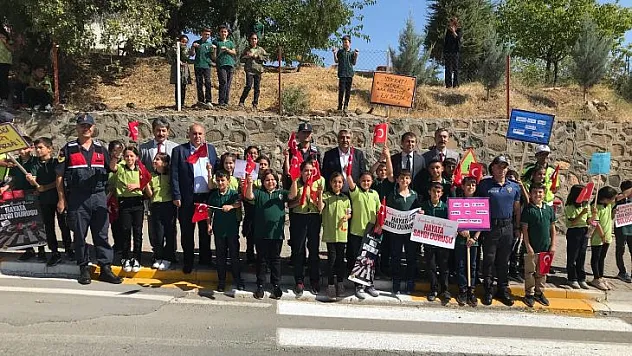 Yayalara Öncelik Duruşu, Hayata Saygı Duruşu