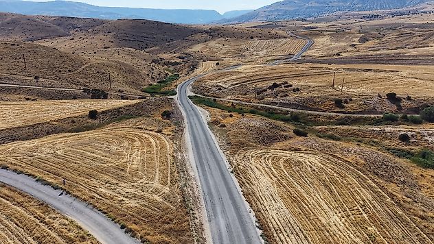 Yazıhan'da 5 mahalleyi ve 25 mezrayı birbirine bağlayan yol yenilendi