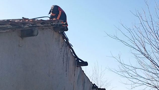 Yazıhan'da Korkutan Çatı Yangını