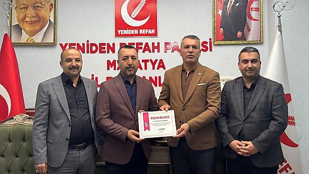 Yeniden Refah'ta Sahadaki Performansa Ödül: Gönültaş Onurlandırıldı