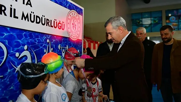 Yeşilyurt Belediyesi Ev Sahipliğinde 'Bahar Şenlikleri Yüzme İl Şampiyonası' Düzenlendi