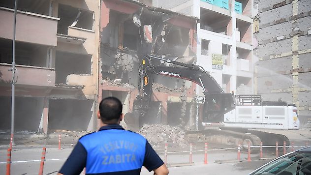 Yeşilyurt Belediyesi'nden Metruk Yapılara Kararlı Müdahale!