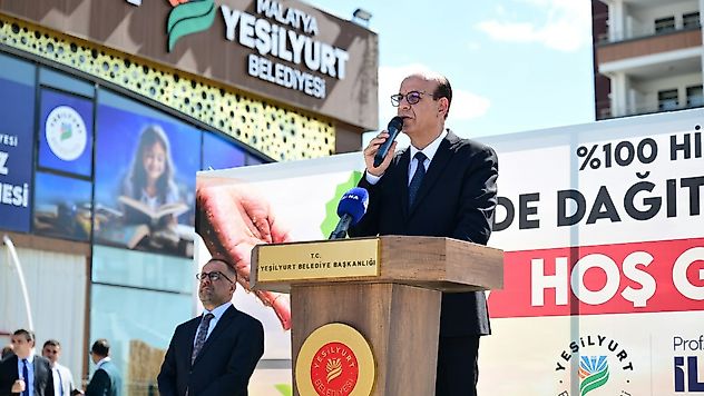 Yeşilyurt Belediyesi'nden Tarıma Büyük Destek: 300 Bin Sebze Fidesi Çiftçilere Dağıtıldı