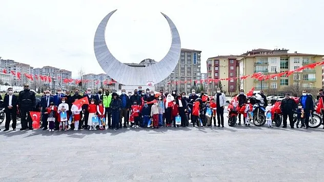 Yeşilyurt Kent Konseyi Motosiklet Çalışma Grubu'ndan Şehit Fethi Sekin'in Kabrine Ziyaret