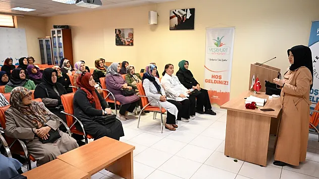 Yeşilyurt Kent Konseyinde Düzenlenen Seminere Bayanlar Yoğun İlgi Gösterdi