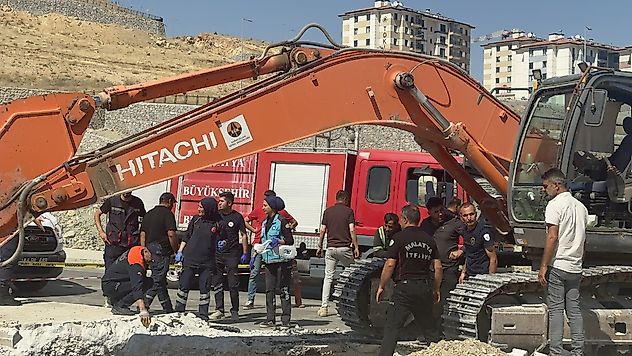 Yeşilyurt'ta Göçük Faciası: Toprak Altında Kalan 2 İşçi Yaşamını Yitirdi