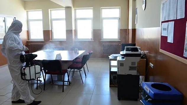Yeşilyurt'ta ki Okullar 15 Şubat'ta ki Yüz Yüze Eğitim Dönemi Öncesinde Dezenfekte Edildi