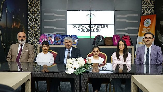 Yeşilyurt'ta Öğrencilerin Yüzünü Güldüren Eğitim Desteği