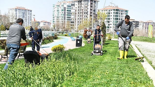 Yeşilyurt'ta Parklar Yaz Sezonuna Hazırlanıyor