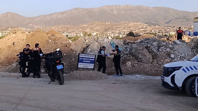 Yeşilyurt'ta Sokak Ortasında Silahlı Çatışma