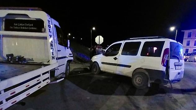 Yeşilyurt'ta Trafik Kazası: 5 Kişi Hastaneye Kaldırıldı