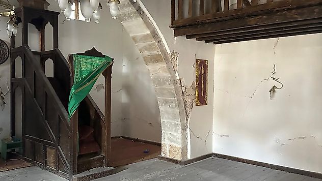 Yeşilyurt'un Tarihi Mirası Çöküyor: Hacı Bekir Camii İçin Alarm