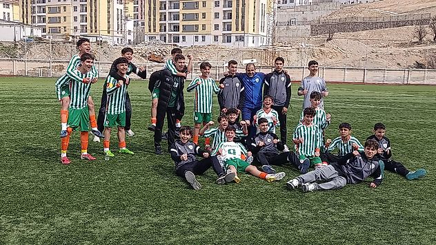 Yeşilyurtspor U14 Fırtına Gibi: Farklı Galibiyetle Finallere