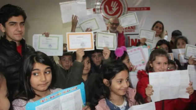 Yetim Çocuklara Karne Hediyesi